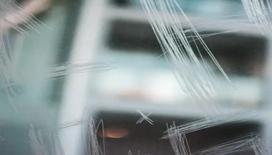 Construction and machinery glass scratch repair services